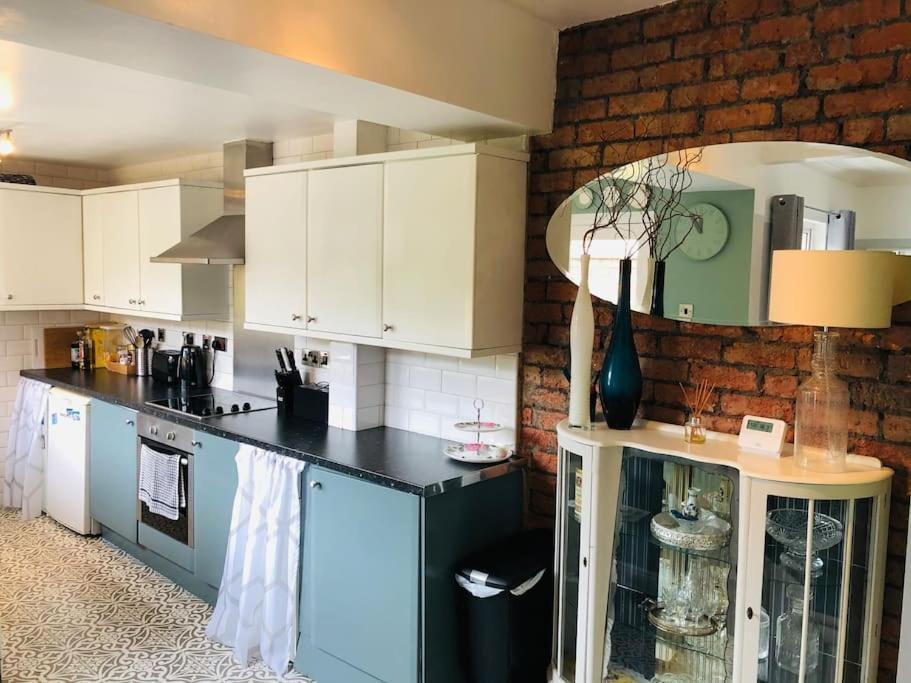 Holiday home Cosy Two Bed Terraced House 7min Drive From Belfast