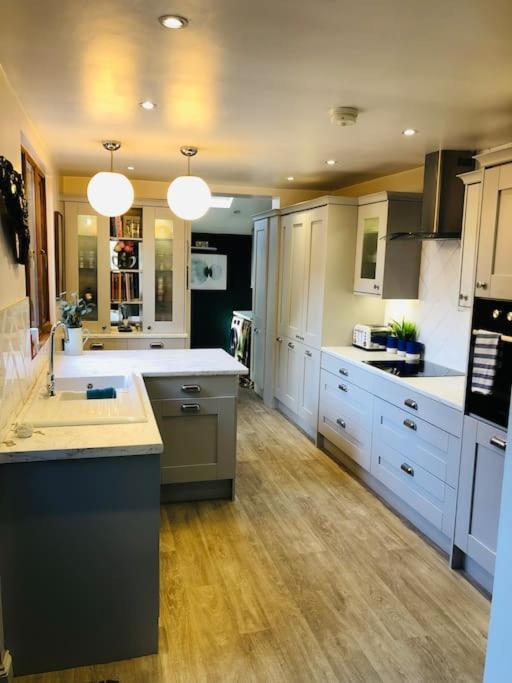 Holiday home Cheerful 4 Bedroom Townhouse, Side Street Parking