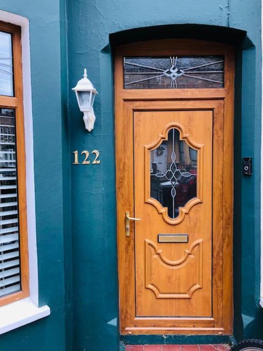 Holiday home Cheerful 4 Bedroom Townhouse, Side Street Parking *