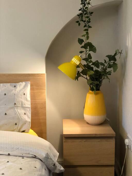 Cheerful 4 Bedroom Townhouse, Side Street Parking