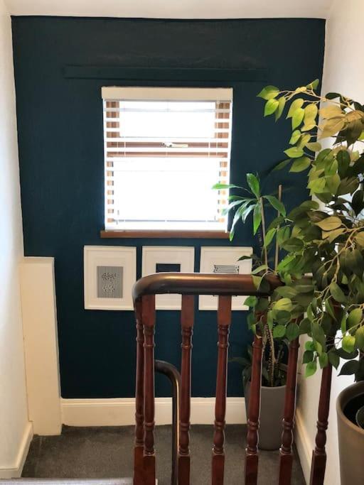 Cheerful 4 Bedroom Townhouse, Side Street Parking