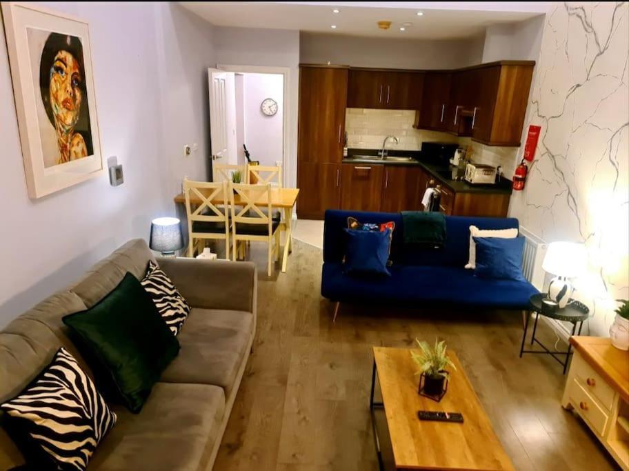 Centre Floor In Centre Apartment *