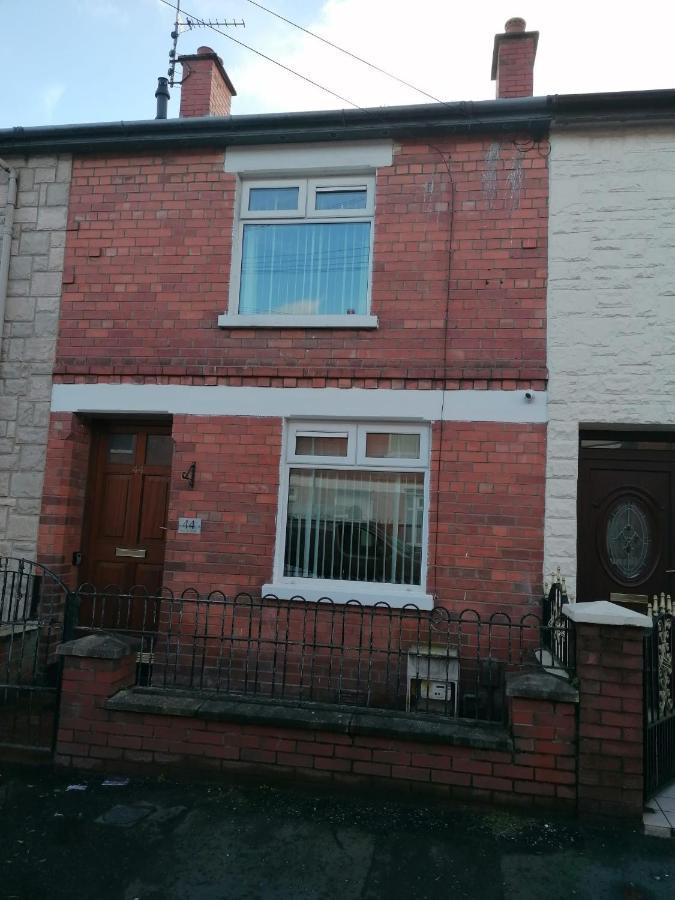 Maire Toireasa - Cosy Refurbished In The Gaeltacht Quarter Holiday home Belfast
