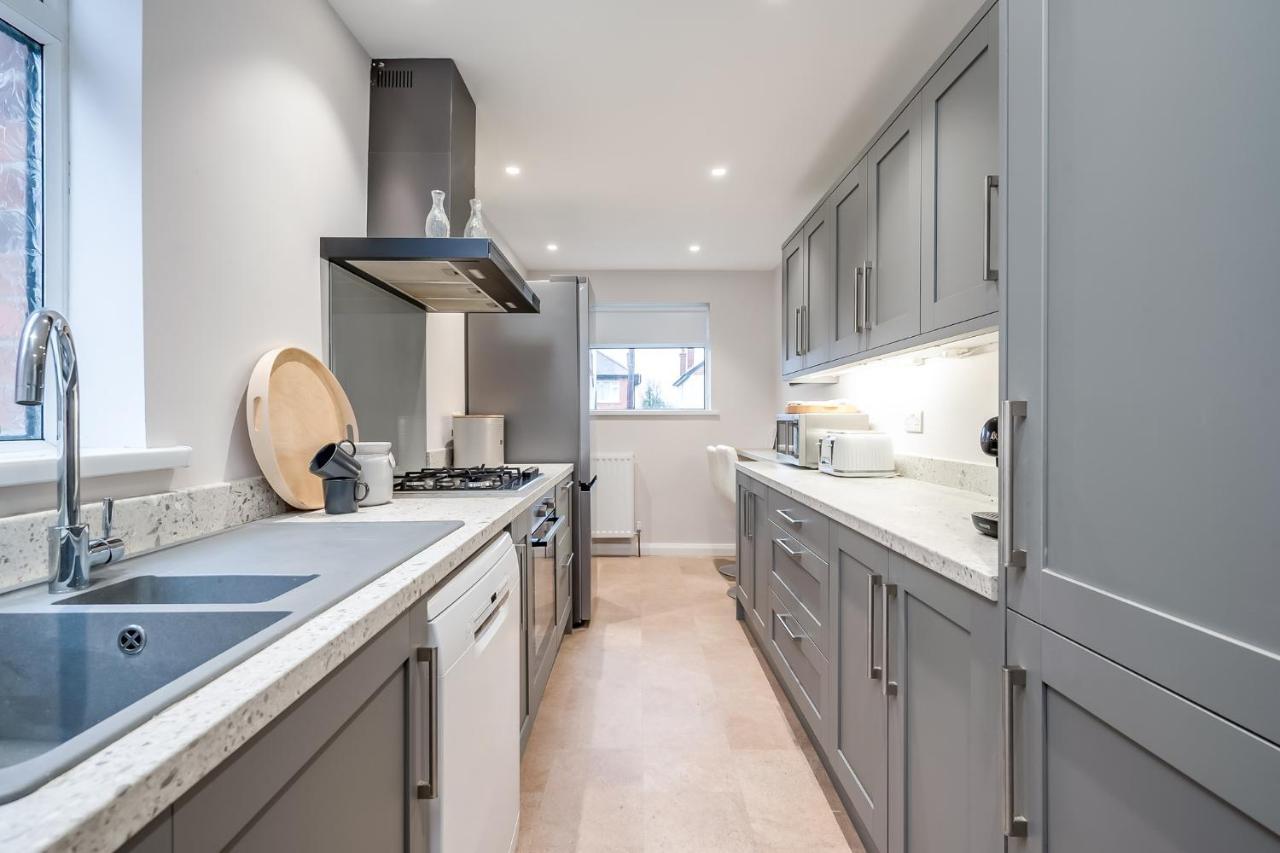 Holiday home Cavehill View - Amazing 4-Bedroom Detached House With Garden In A Great Location - Loads Of Space With Free Parking