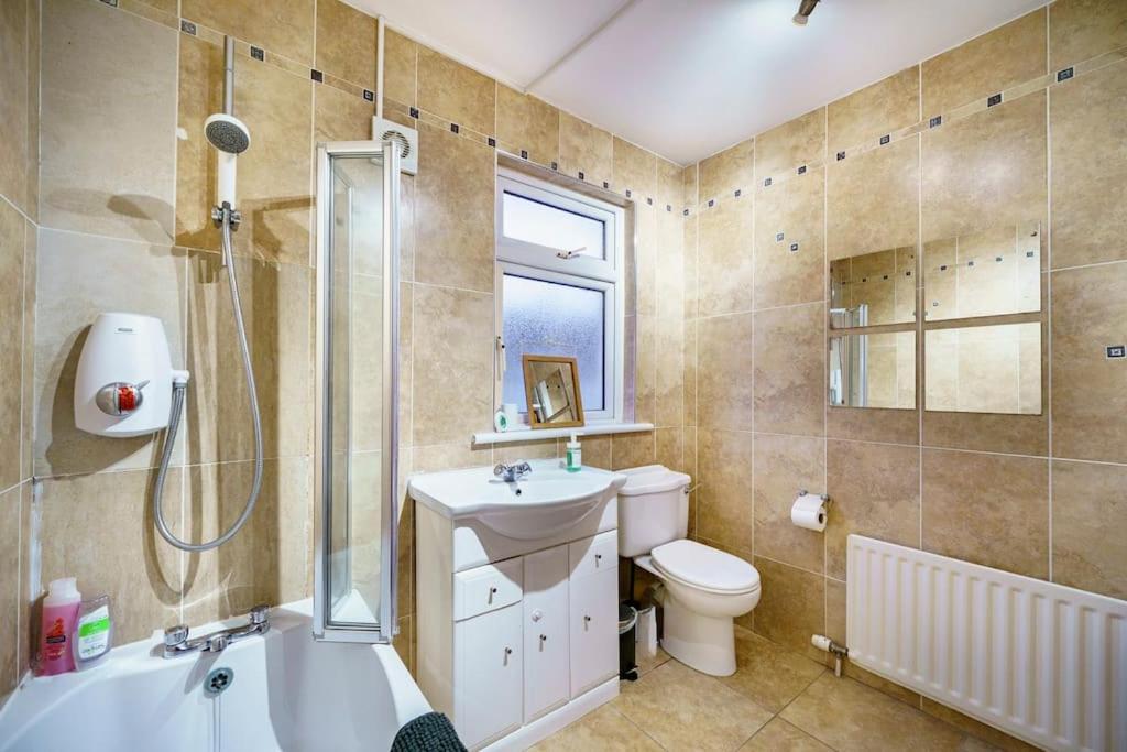 Lovely 2 Bedroom House Close To Centre * Belfast
