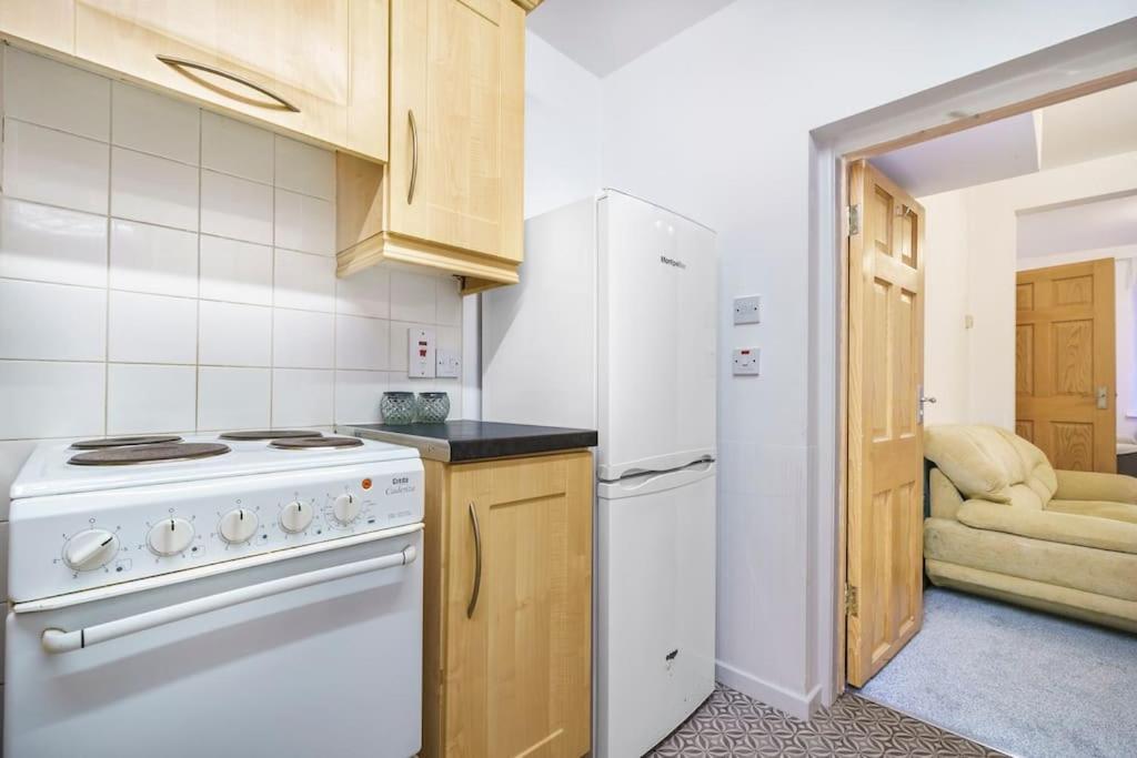 Lovely 2 Bedroom House Close To Centre Holiday home Belfast
