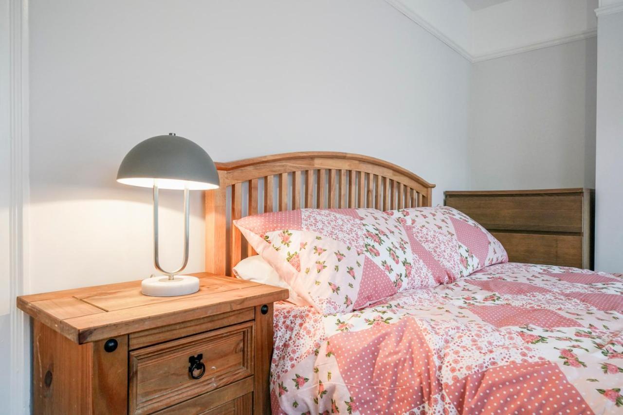 Close To City Centre Stylish 3 Bedroom House *