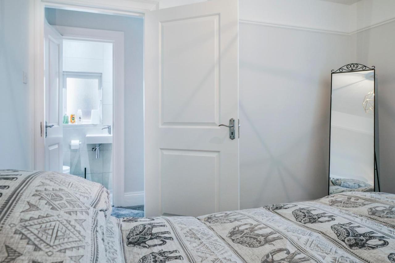 Close To City Centre Stylish 3 Bedroom House * Belfast