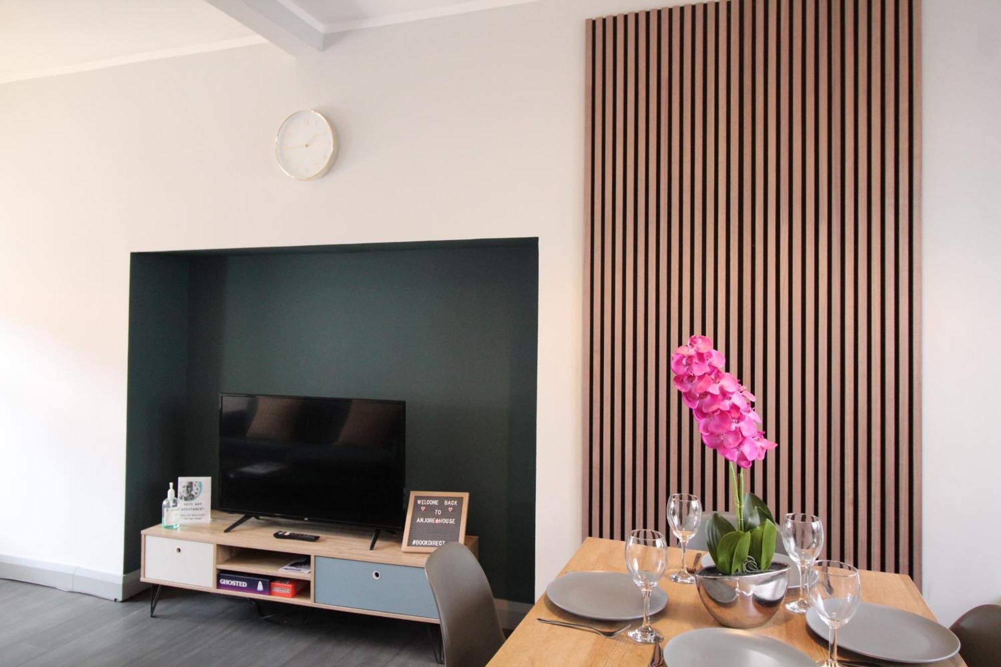 Apartment Anjore House - Modern House In *