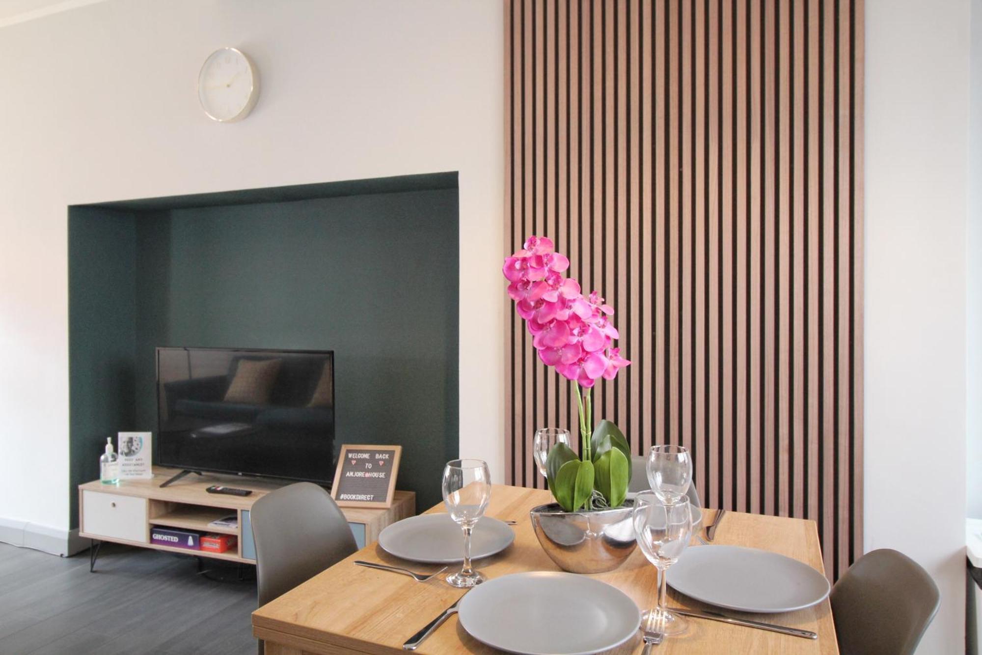 Anjore House - Modern House In Apartment Belfast