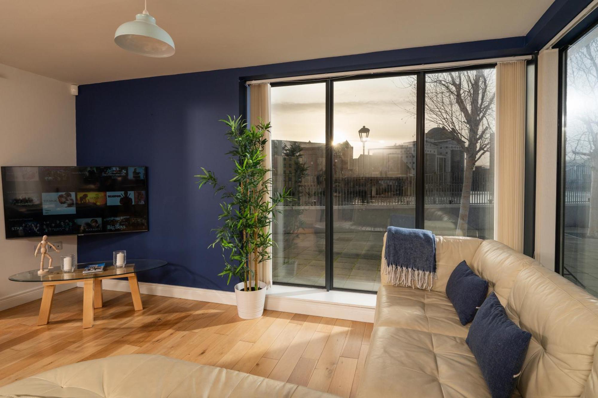 River Side Apartment, Centre - Beautiful View And Free Parking! Apartment *