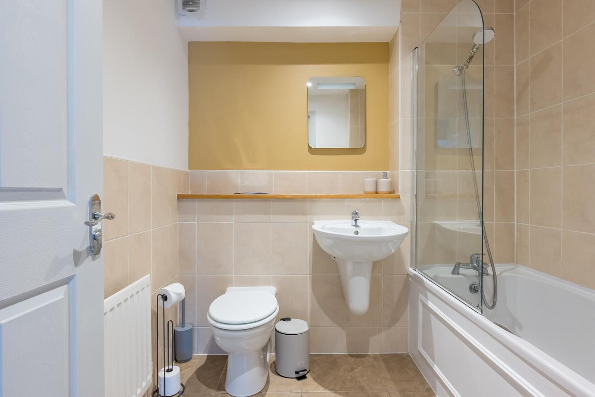 Apartment Modern 3 Bedroom Apt Near City Centre Parking Included Belfast