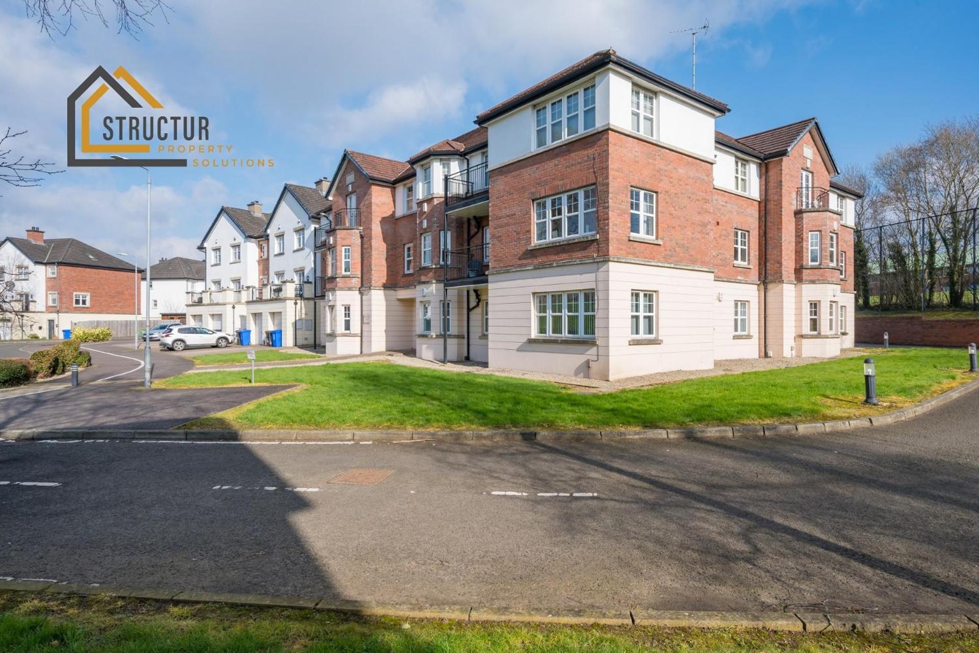 Apartment Modern 3 Bedroom Apt Near City Centre Parking Included *