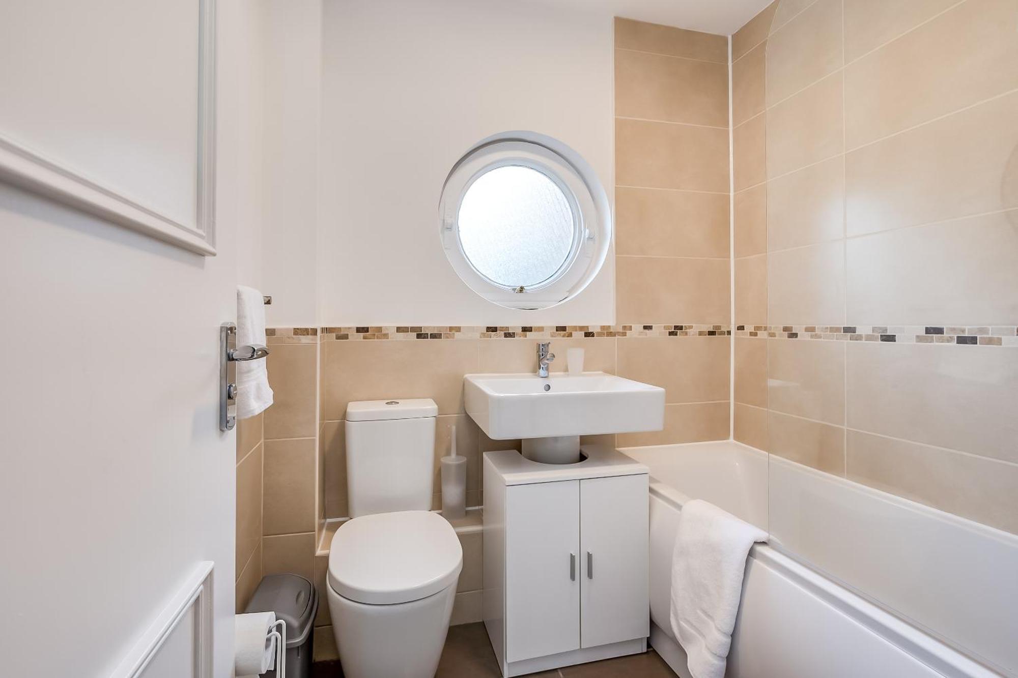 Staybynumbers - Centre & Allocated Parking Belfast