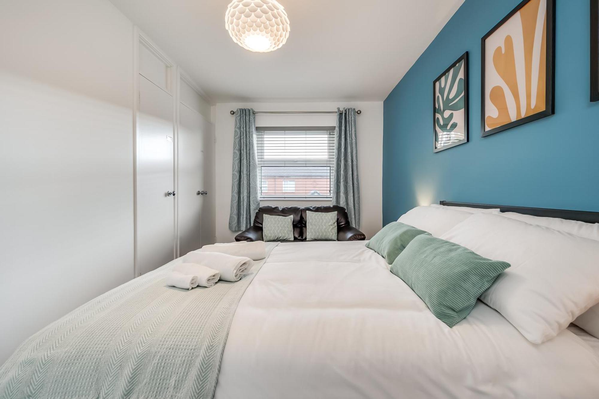 Staybynumbers - Centre & Allocated Parking Apartment *