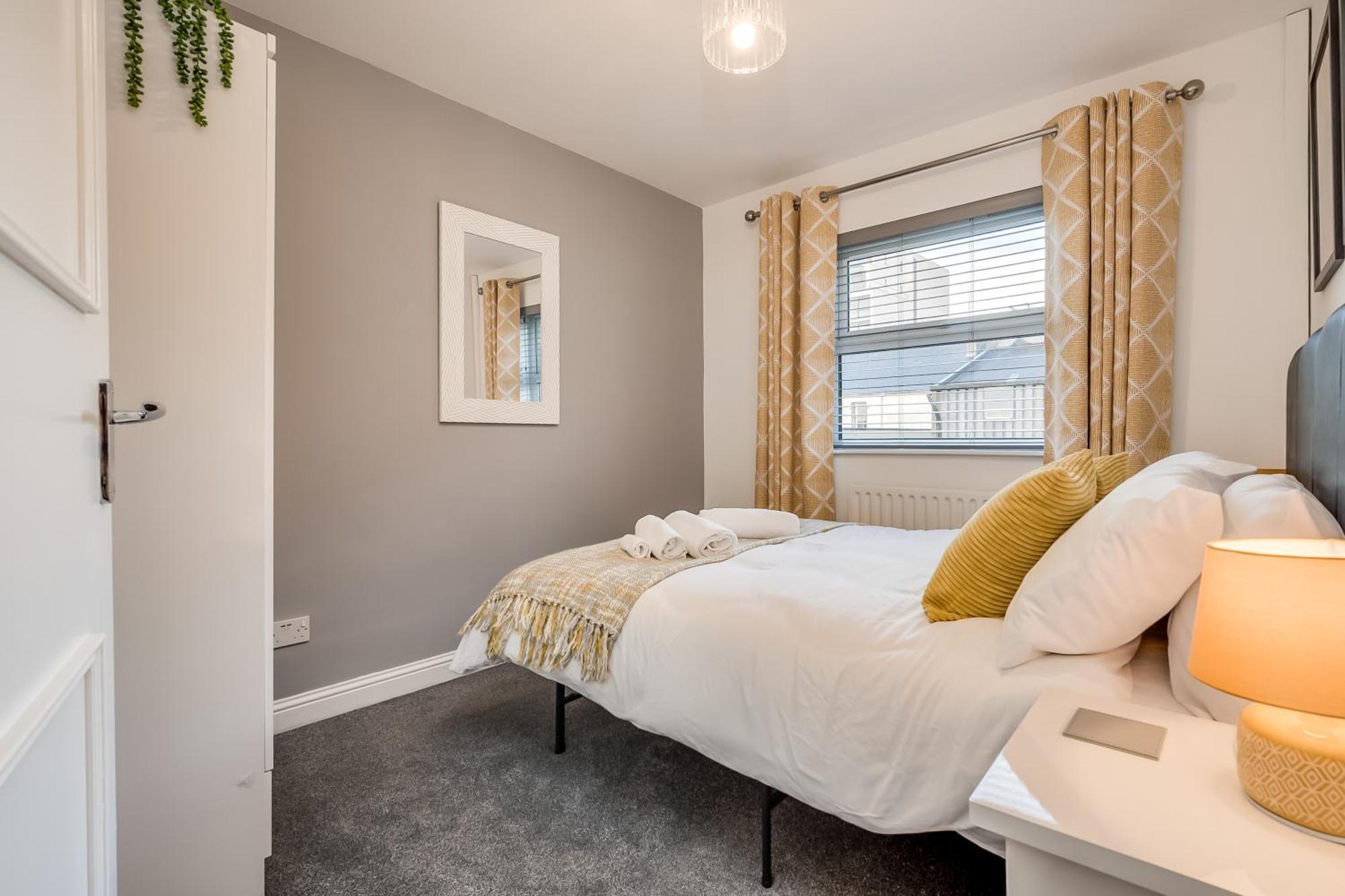 Staybynumbers - Centre & Allocated Parking Belfast