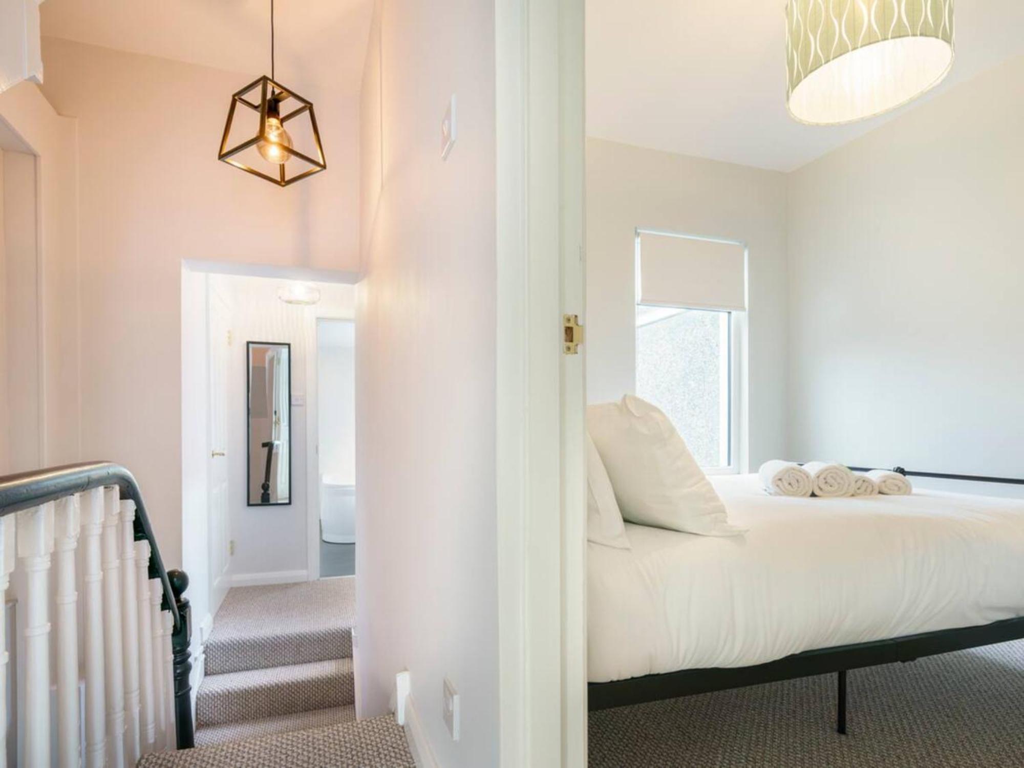 Pass The Keys Belmont Bolthole 2 Bed Bars And Eateries Abound Holiday home *