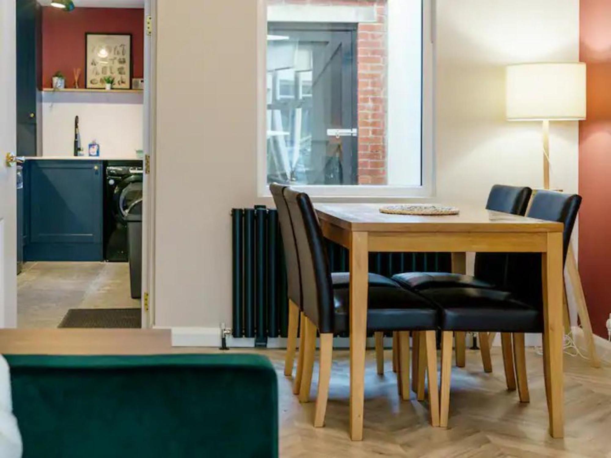 Pass The Keys Belmont Bolthole 2 Bed Bars And Eateries Abound Holiday home
