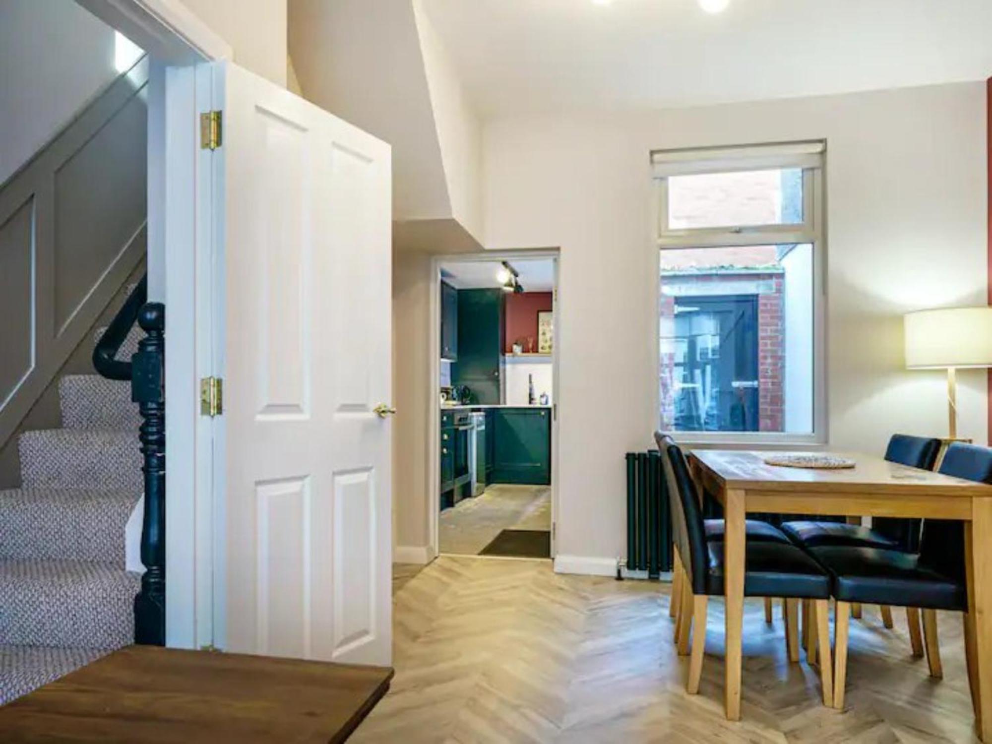 Pass The Keys Belmont Bolthole 2 Bed Bars And Eateries Abound Holiday home *
