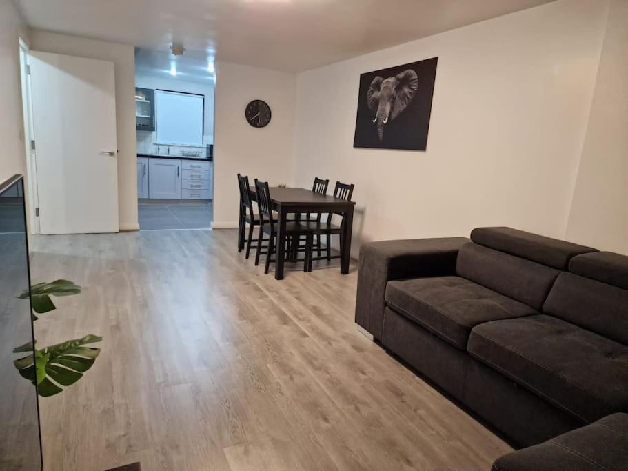 Contemporary Centre Flat Apartment *