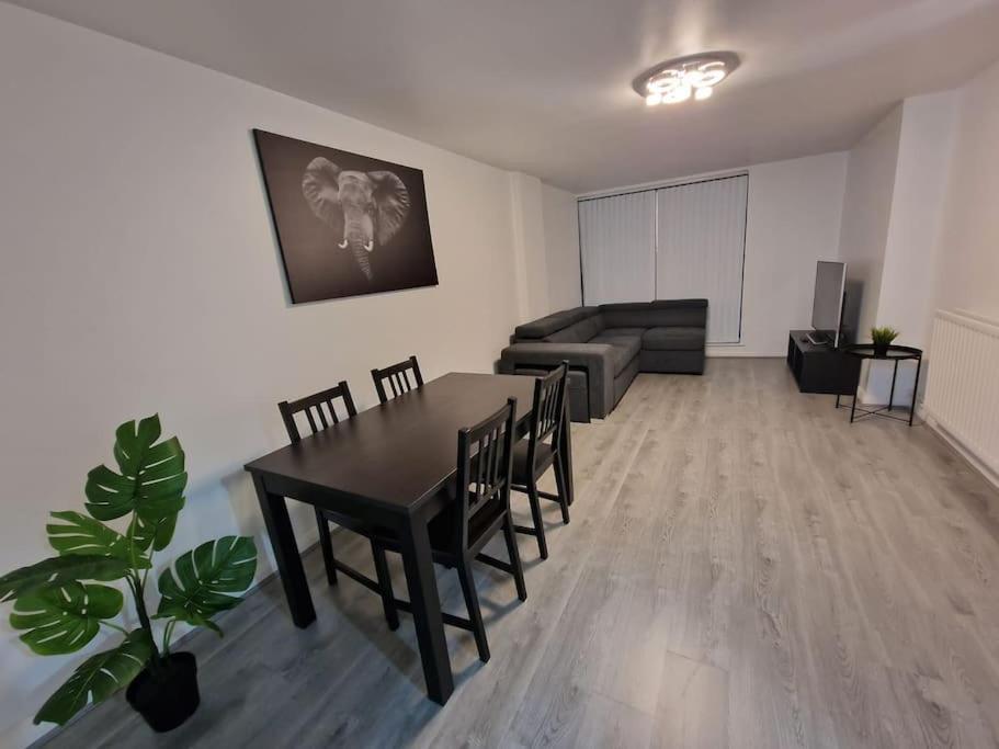 Apartment Contemporary Centre Flat