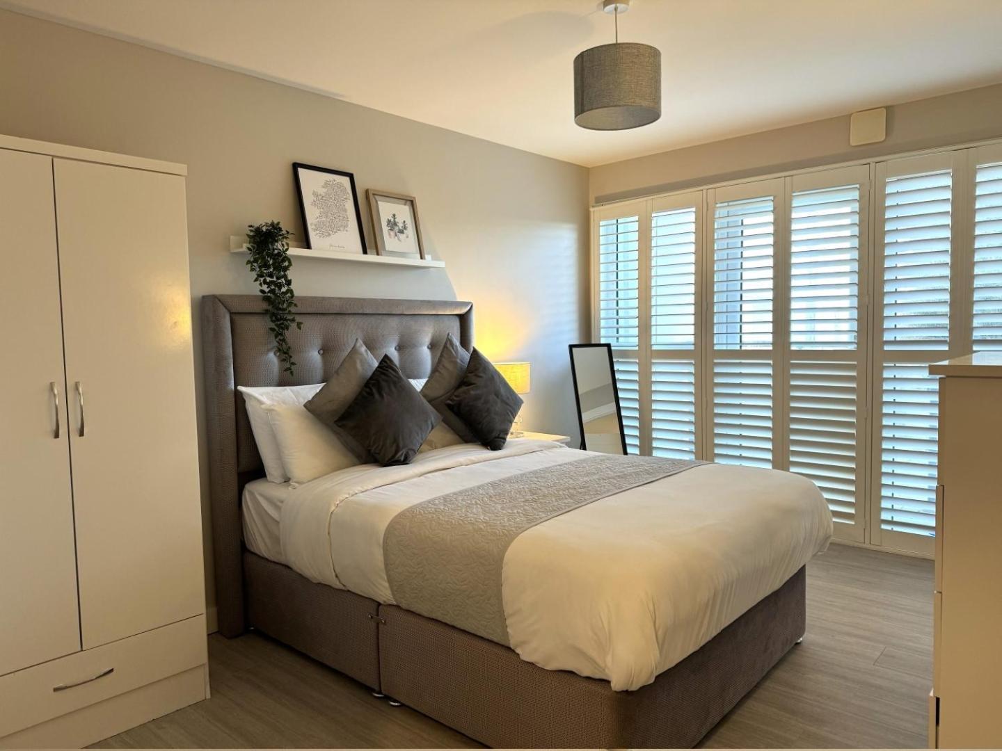 Sandford Apartment