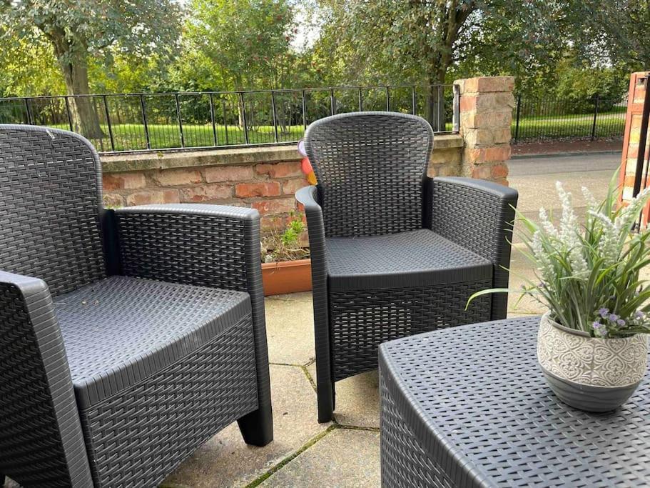 Lovely 2 Bedroom House Overlooking Park, Free Parking Holiday home Belfast