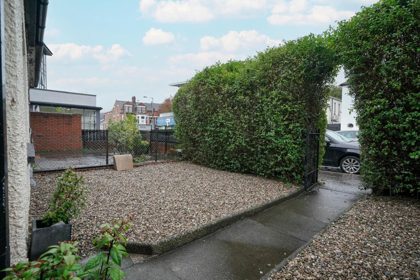 Close To City Centre Stylish 3 Bedroom House * Belfast