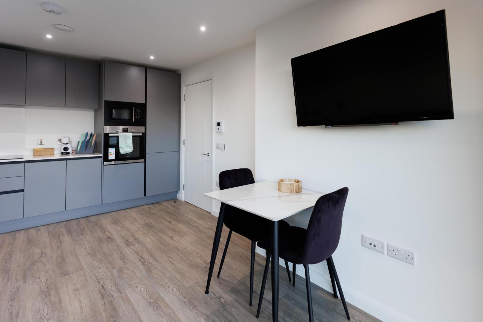 Charming 2br In The Heart Of Apartment *