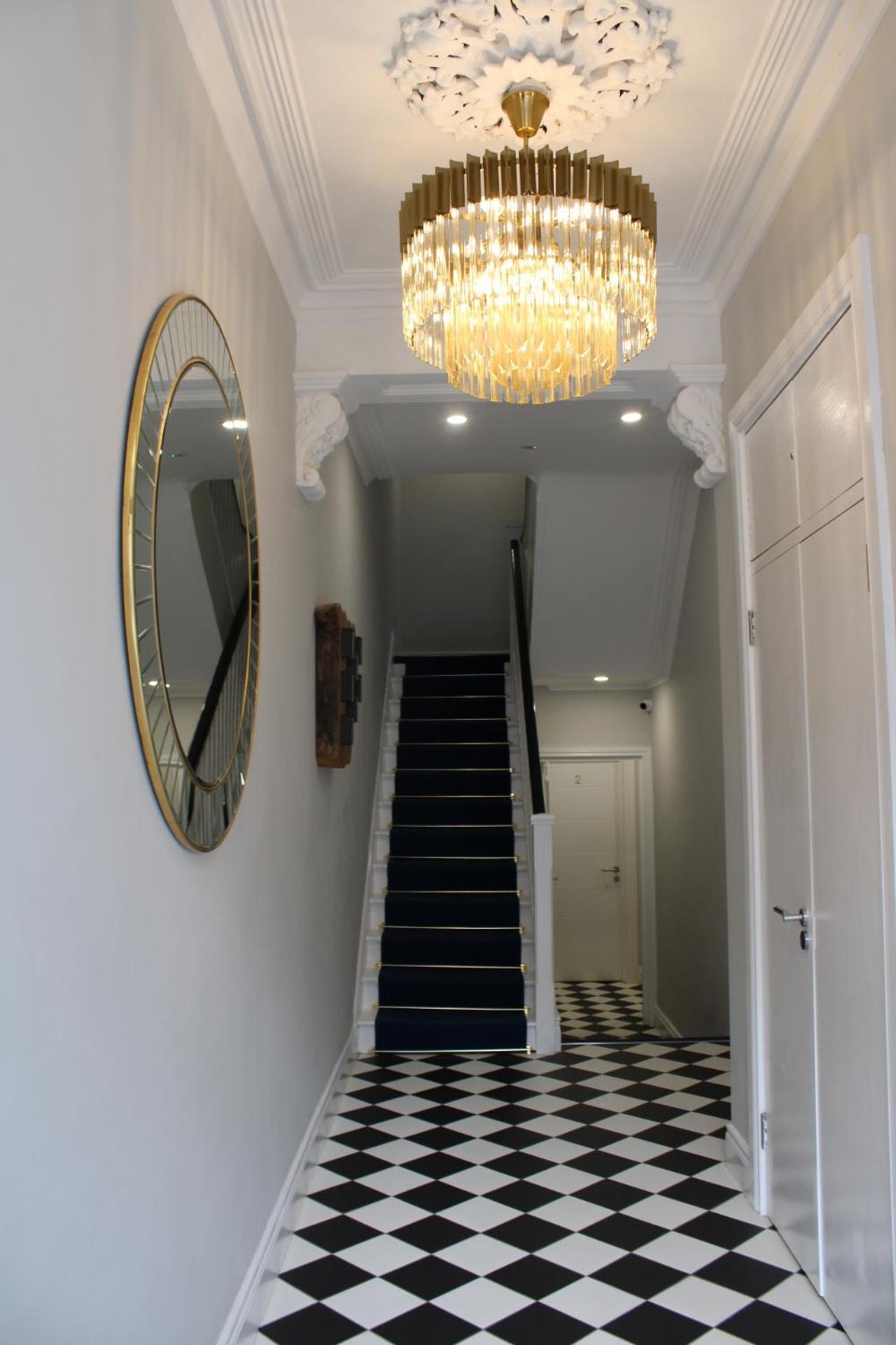Moxie Luxury * Belfast