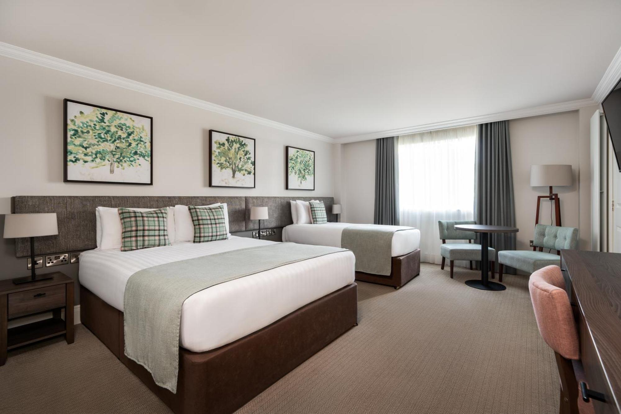 Ivanhoe And Hotel 3*