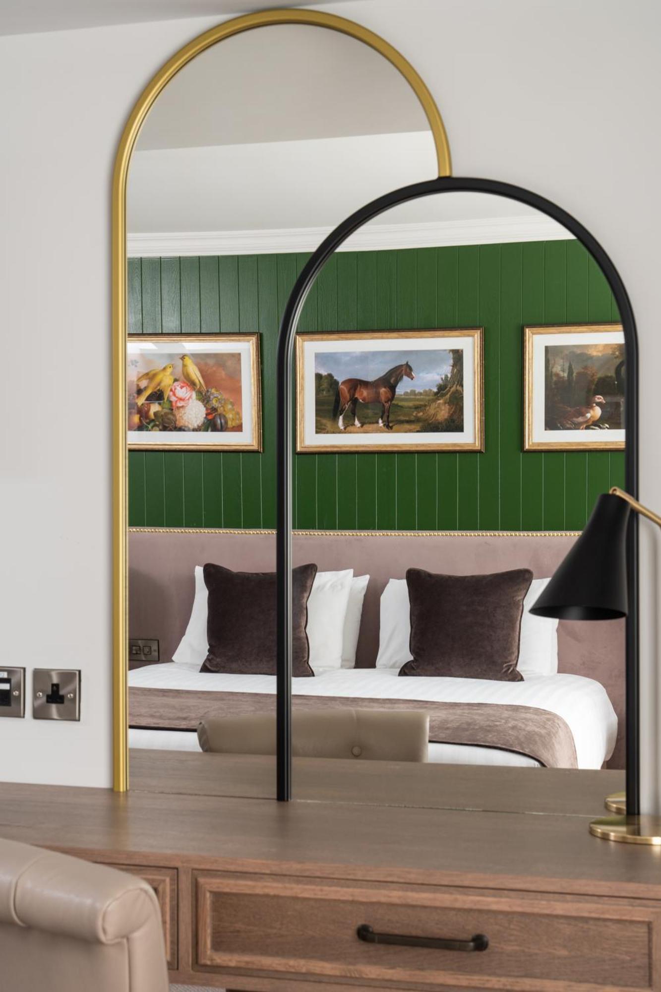 Ivanhoe And Hotel Belfast