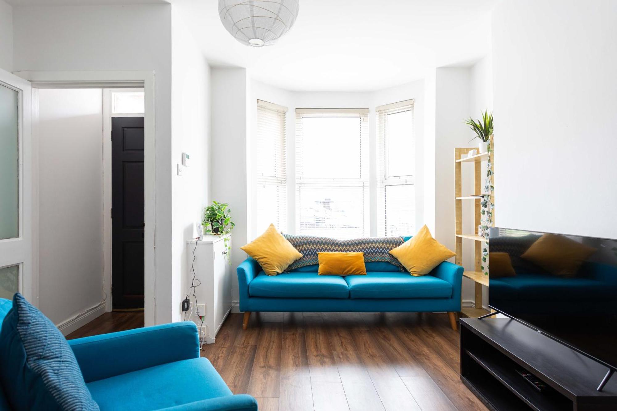 - 3 Bed Cosy Terrace - Hip And Trendy Ormeau Road Apartment *