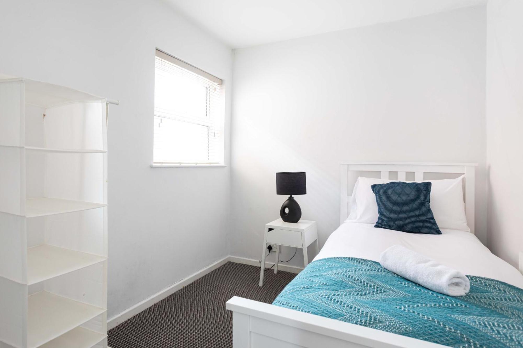- 3 Bed Cosy Terrace - Hip And Trendy Ormeau Road Apartment *