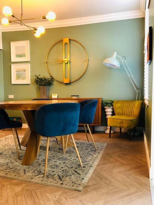 Holiday home Cheerful 4 Bedroom Townhouse, Side Street Parking Belfast