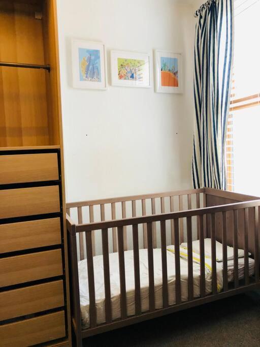 Cheerful 4 Bedroom Townhouse, Side Street Parking