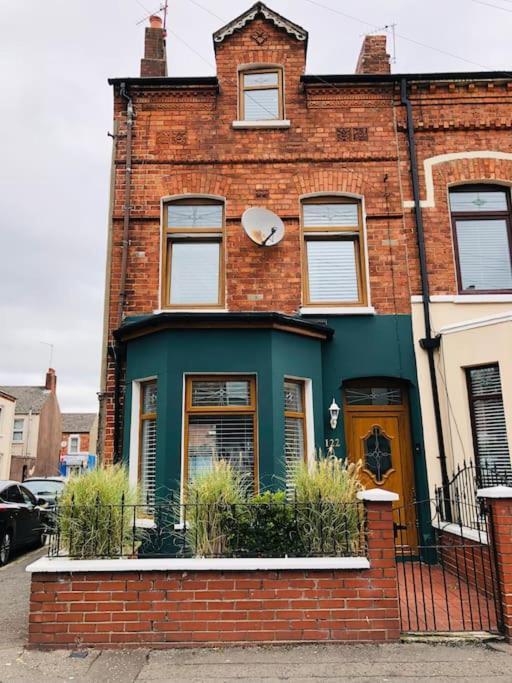 Holiday home Cheerful 4 Bedroom Townhouse, Side Street Parking *