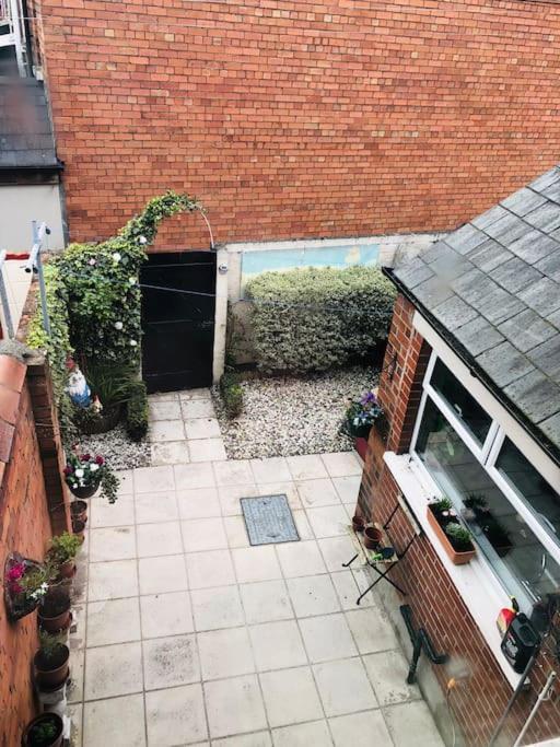 Cosy Two Bed Terraced House 7min Drive From Holiday home Belfast