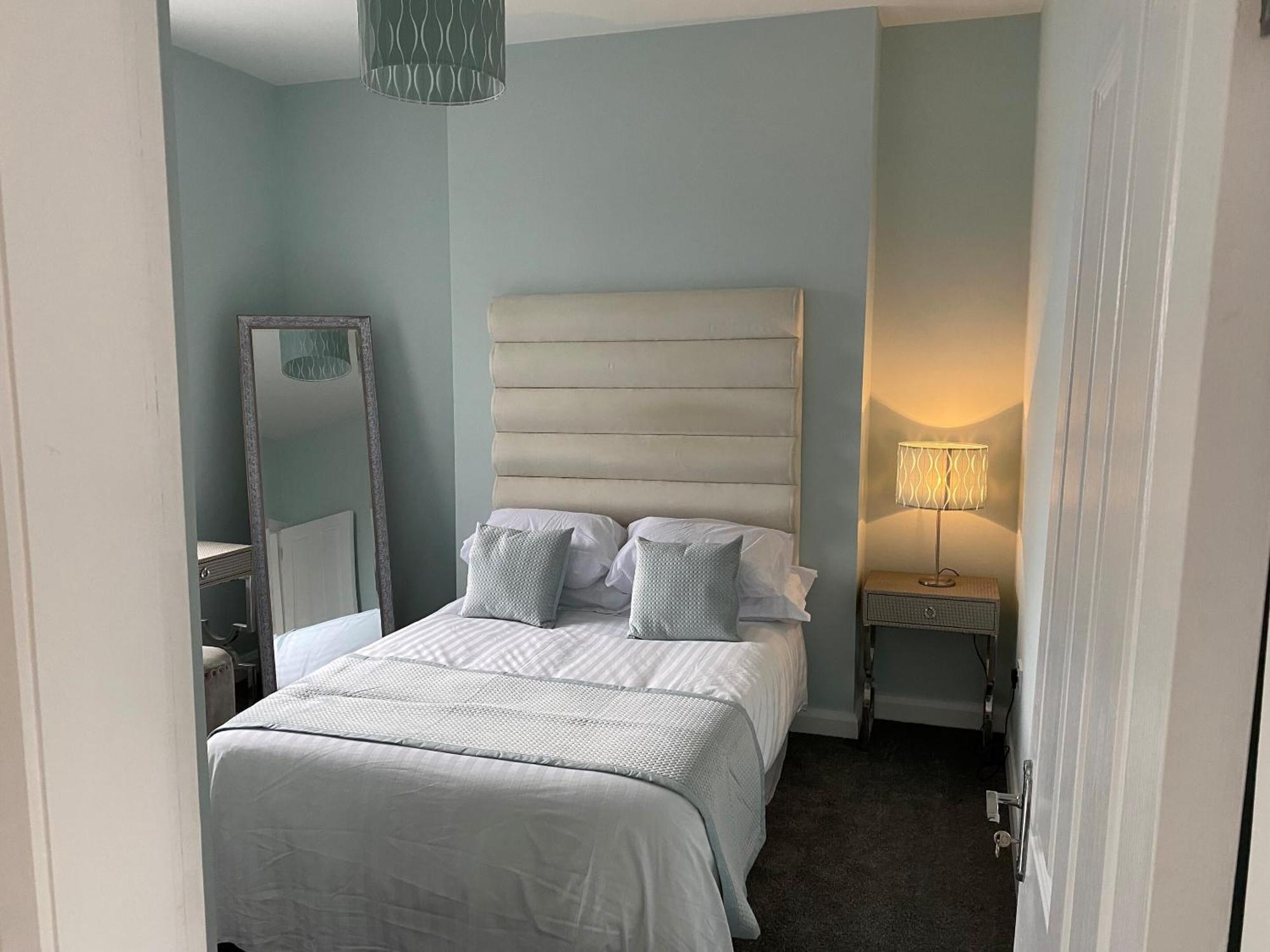 Apartment Centre 3 Bdr Townhouse By Breaks *