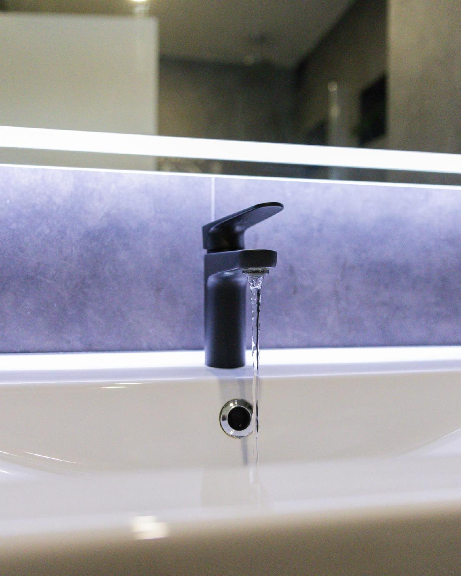 Apartment Jucuzzi Bath. Japanese Toilet. Centre. *