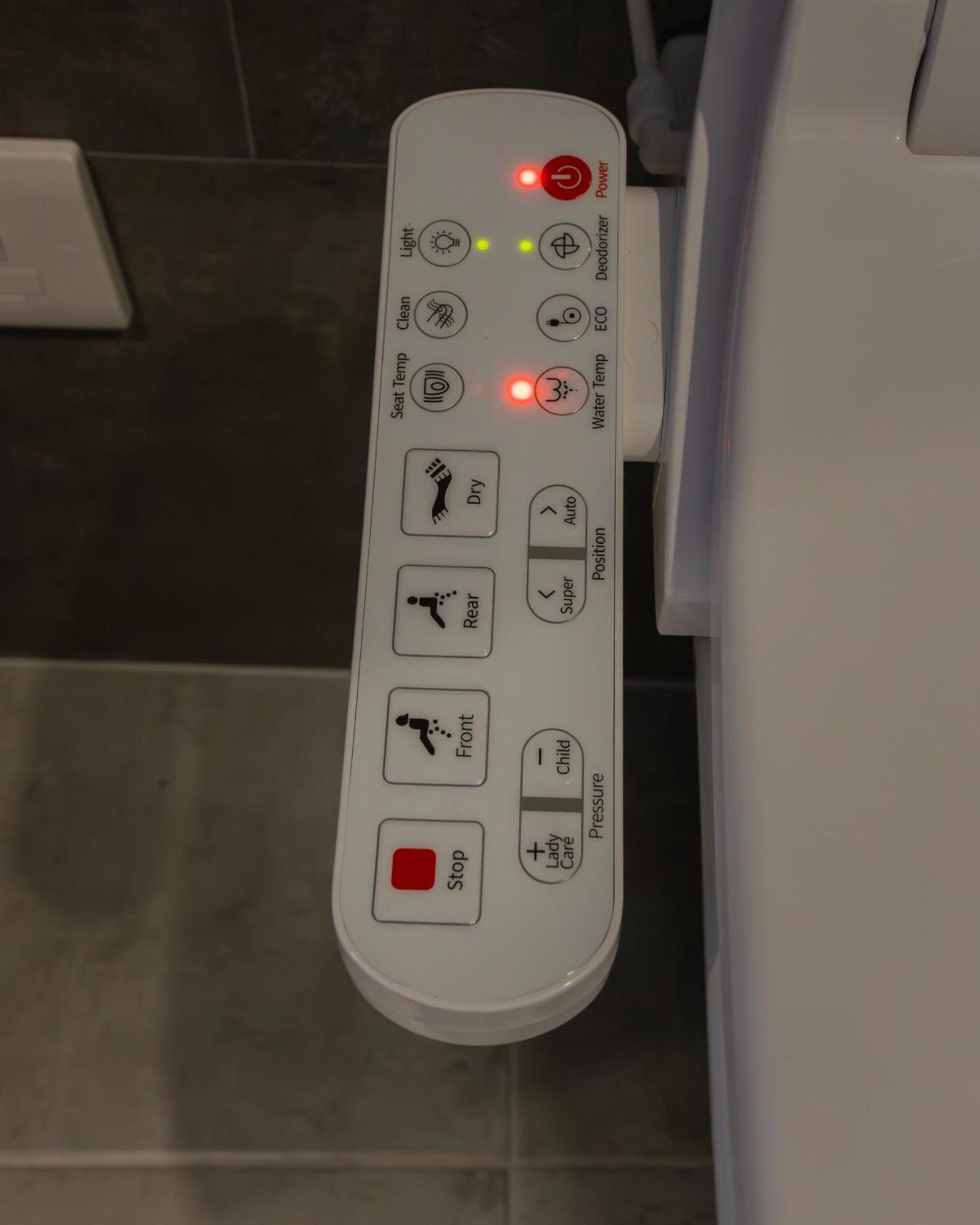 Jucuzzi Bath. Japanese Toilet. Centre. * Belfast