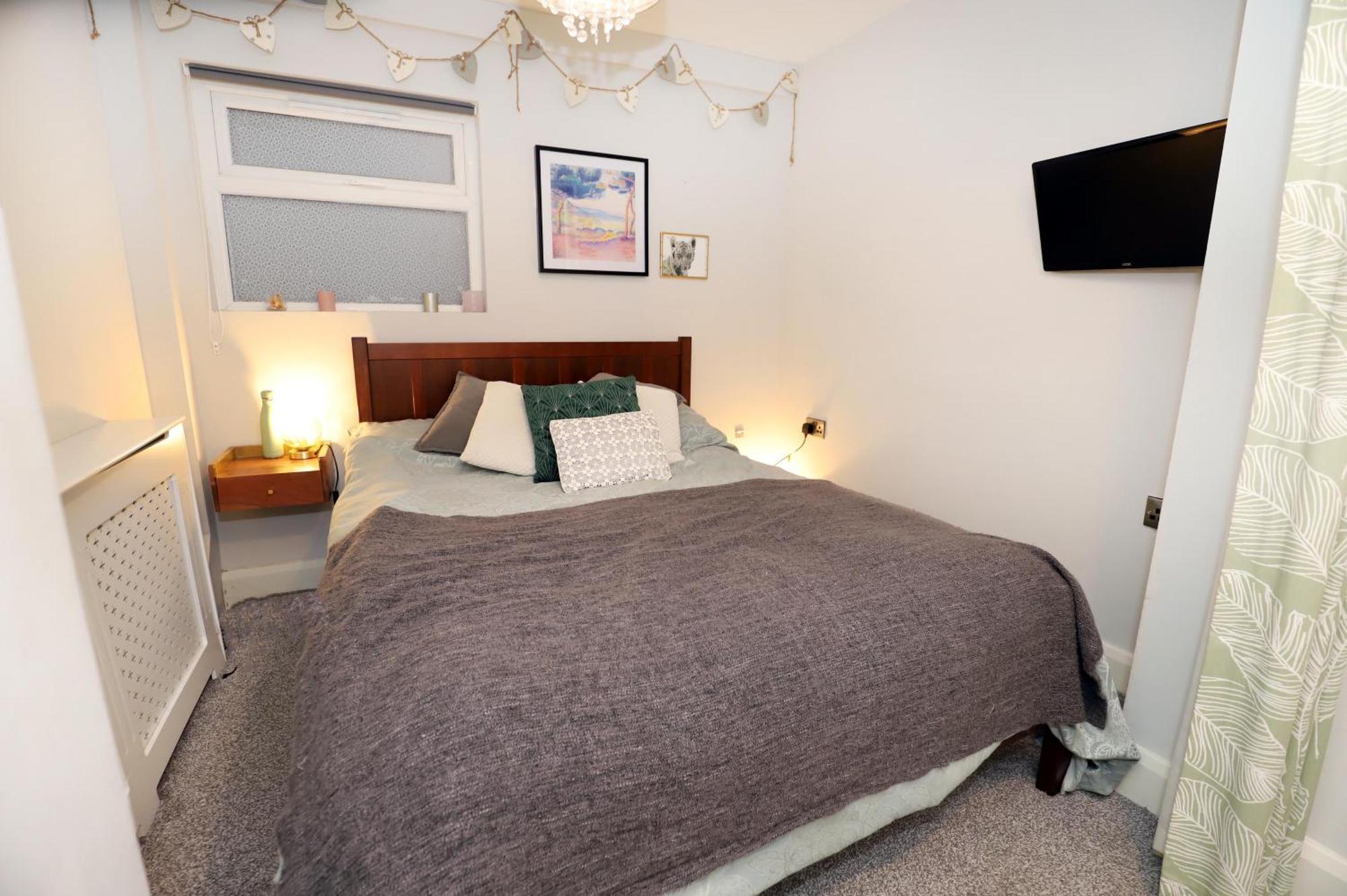 South City Sleeps 4 Apartment