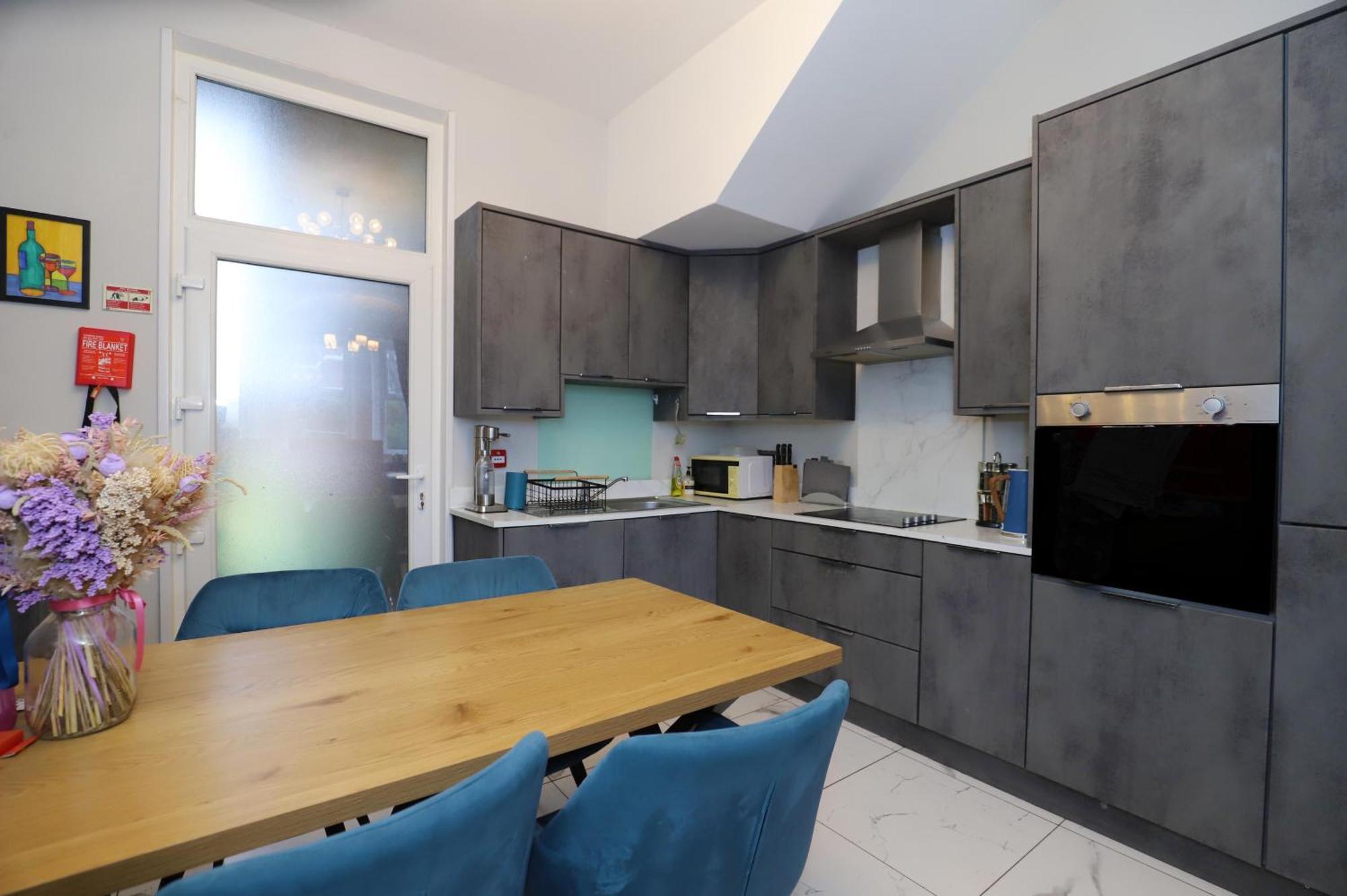 South City Sleeps 4 Apartment *