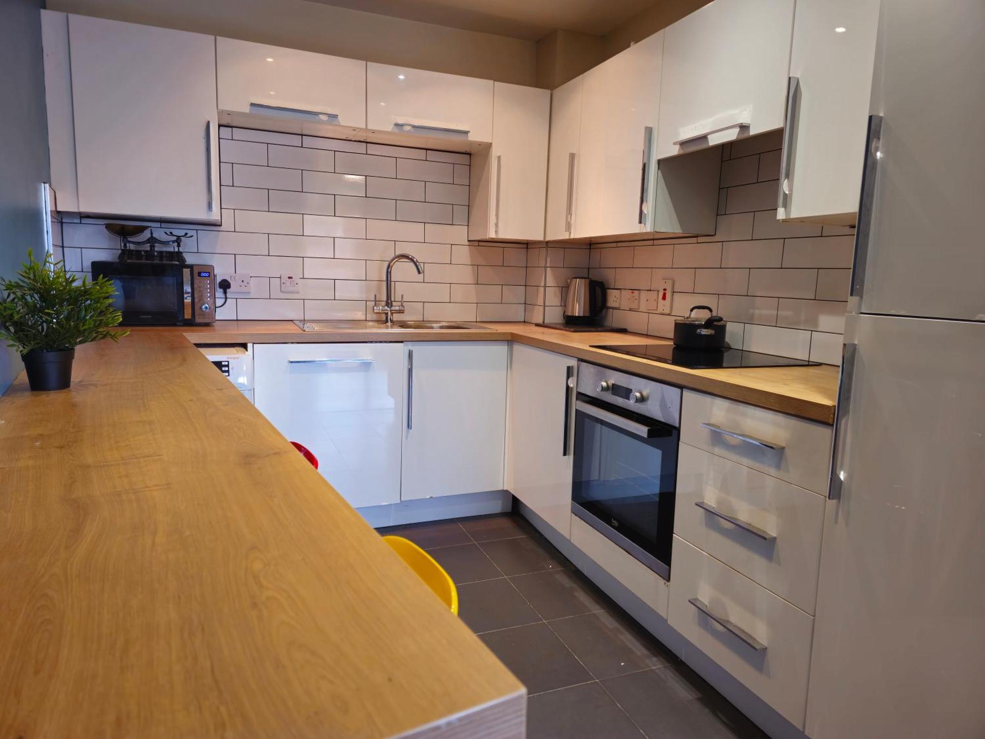 1 Bed In City Centre Apartment Belfast