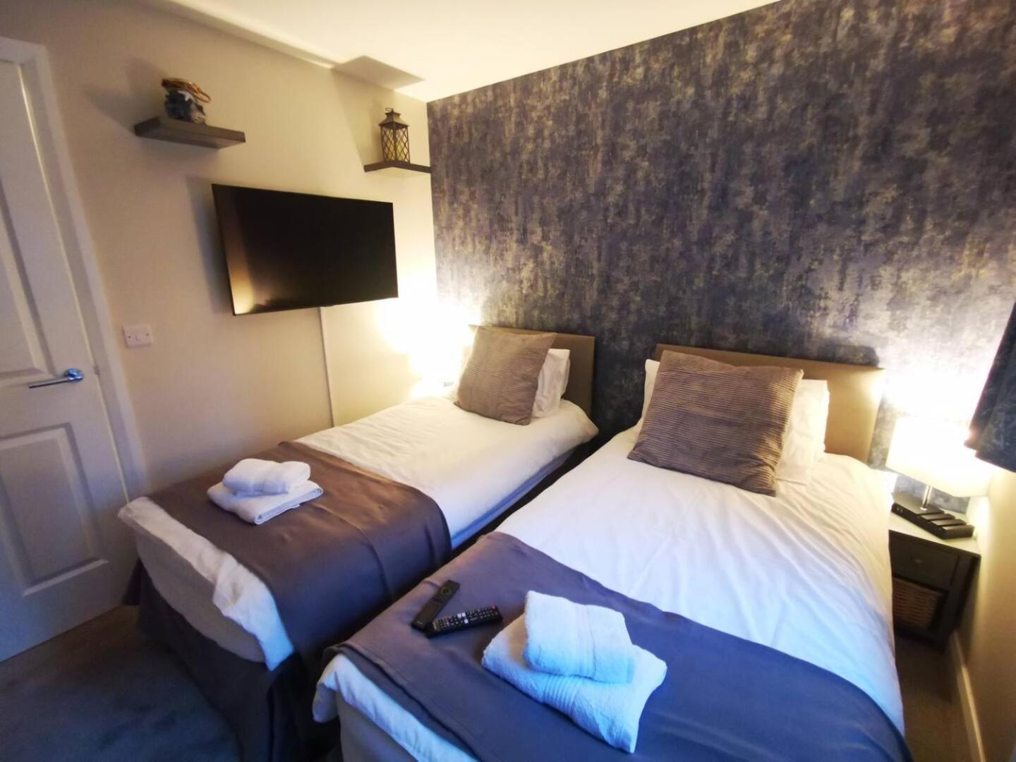 2 Bedroom Luxurious Modern Apartment