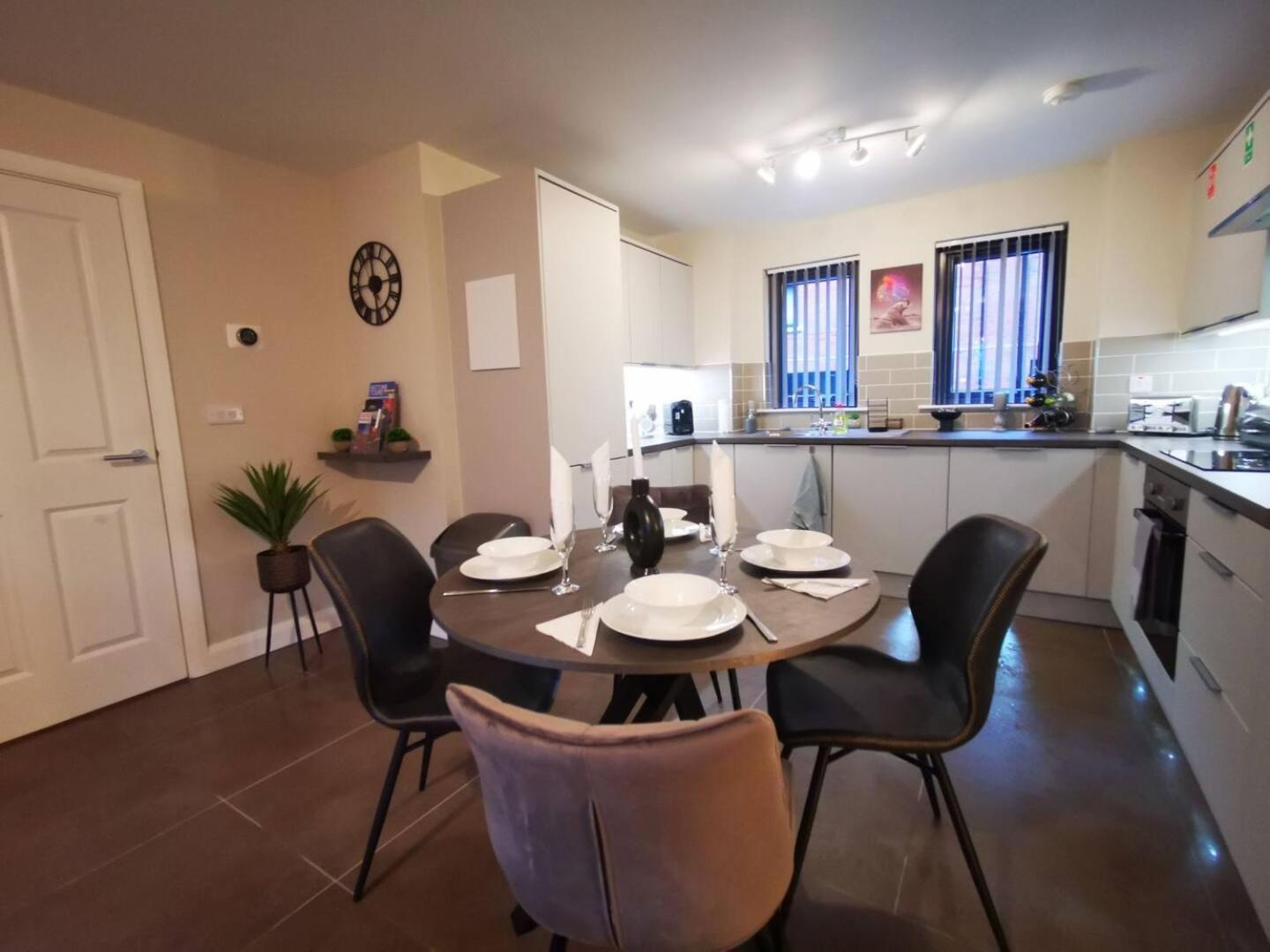 2 Bedroom Luxurious Modern Apartment Belfast