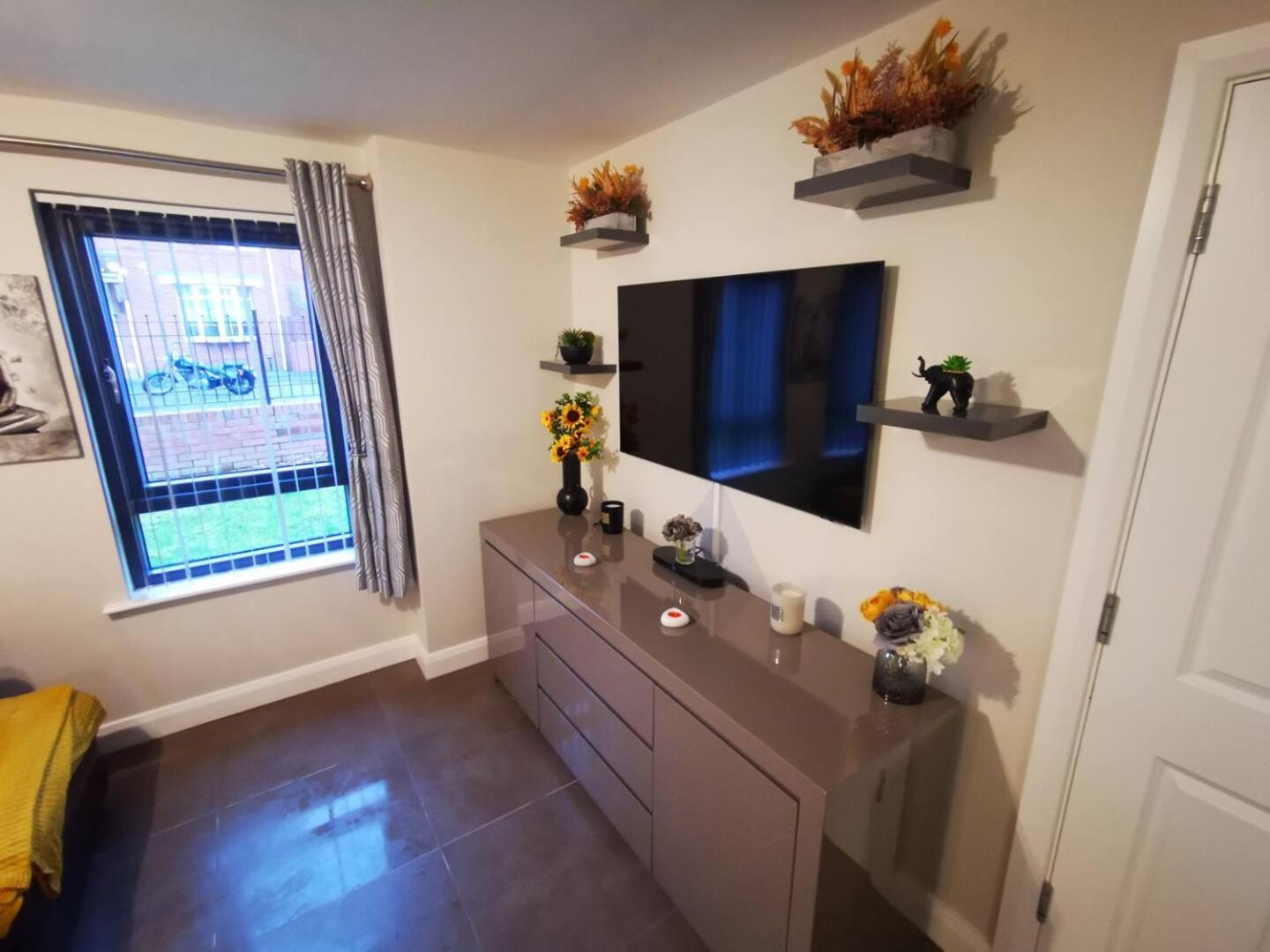 Apartment 2 Bedroom Luxurious Modern *