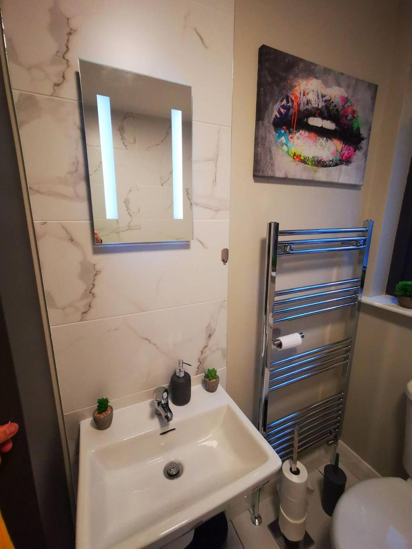 2 Bedroom Luxurious Modern Apartment