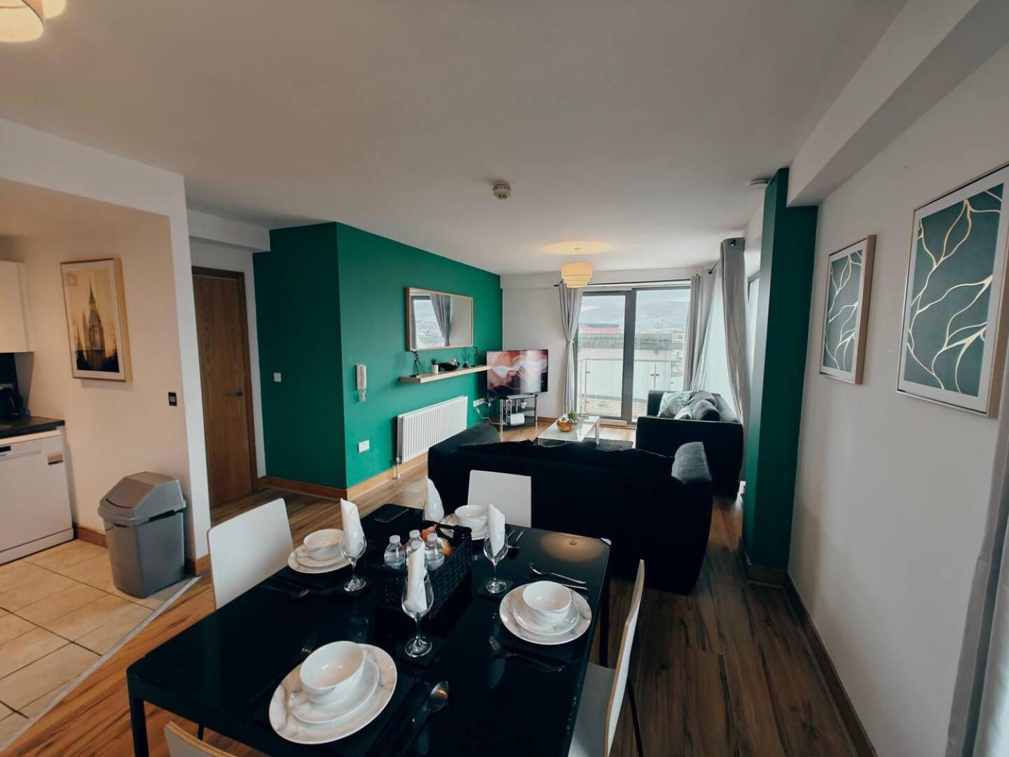 2br Mountain View Centre *