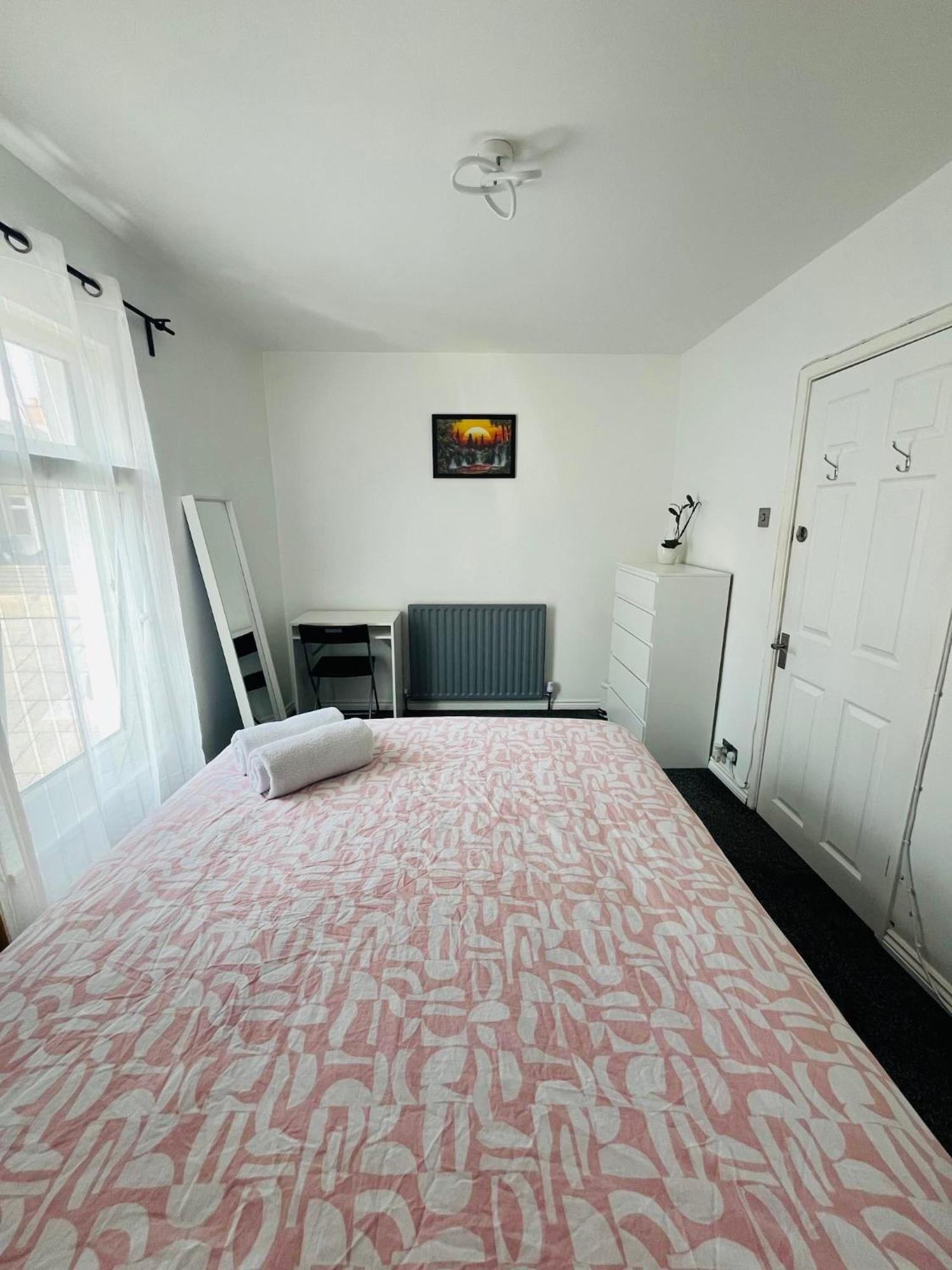 Cosy House With Floating Beds In Holiday home Belfast